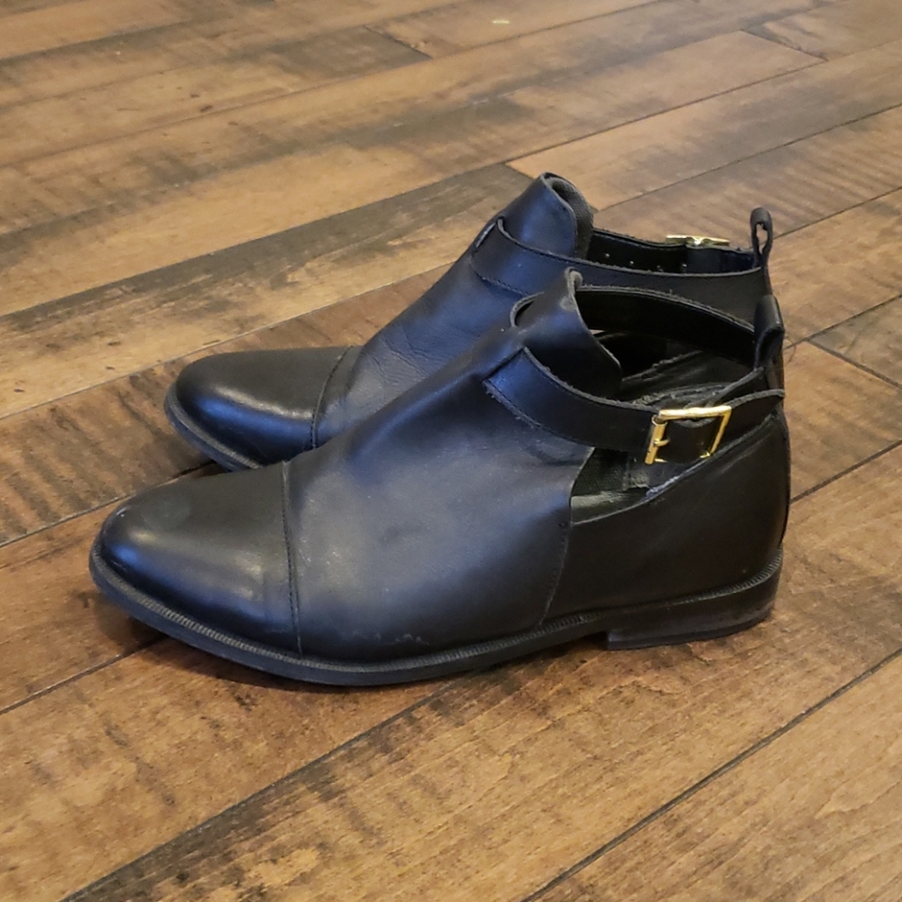 Topshop black flat booties. Size 7.